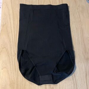 SPANXsculpt
High-Waisted Brief